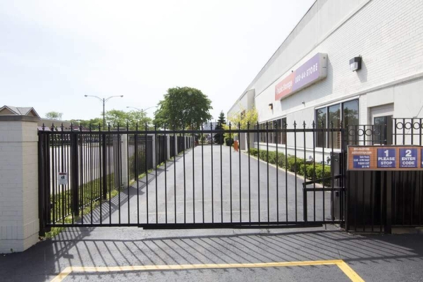 Storage Units at Public Storage - Lincolnwood - 6460 N Lincoln Ave - 6460 N Lincoln Ave