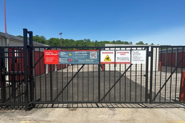 Facility photo: //images.sparefoot.com/medium/2158116883830ee8784.jpg