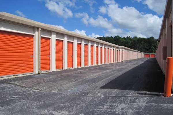 Facility photo: //images.sparefoot.com/medium/21581169f749b5077a9.jpg