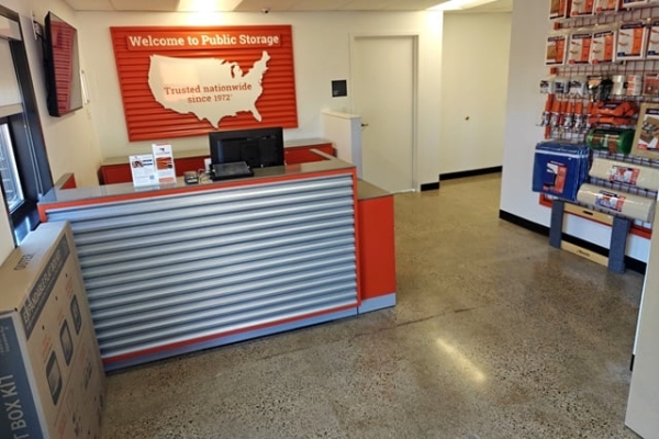 Facility photo: //images.sparefoot.com/medium/215812688e0f0ecbeaf.jpg