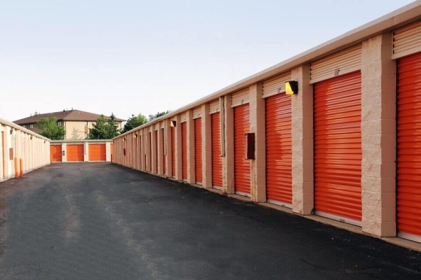 Facility photo: //images.sparefoot.com/medium/2158136892041141a5b.jpg
