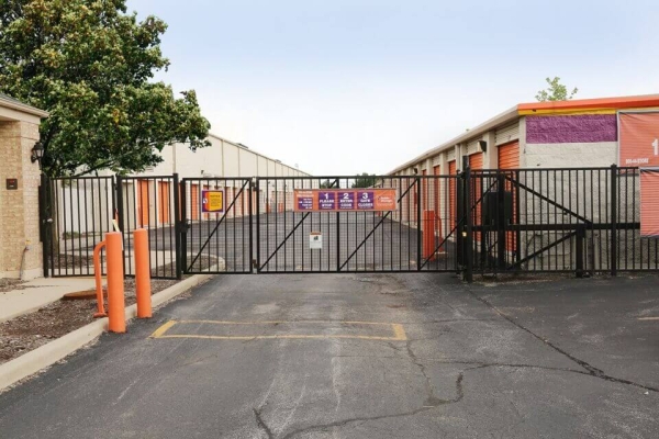 Facility photo: //images.sparefoot.com/medium/215813689204140c010.jpg