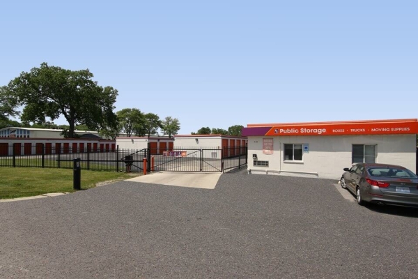 Facility photo: //images.sparefoot.com/medium/2158146966530f8c360.jpg