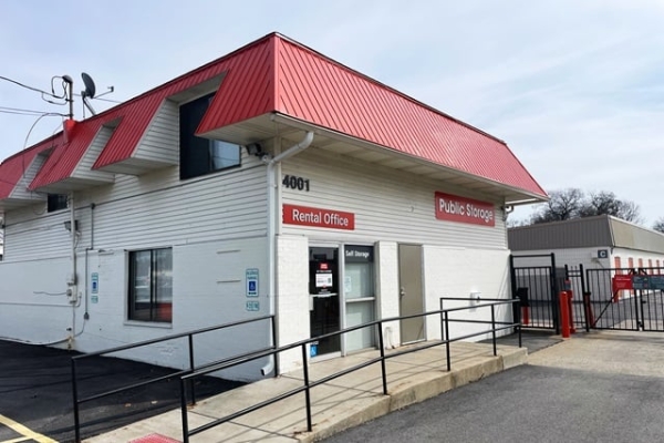 Facility photo: //images.sparefoot.com/medium/21581769f4a8f91da48.jpg