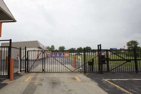 Facility photo: //images.sparefoot.com/medium/21581769f5f9f00e580.jpg