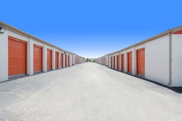 Facility photo: //images.sparefoot.com/medium/215818688e0edf226c7.jpg