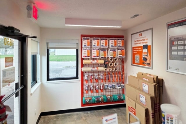 Facility photo: //images.sparefoot.com/medium/21581869f5fabcefe10.jpg
