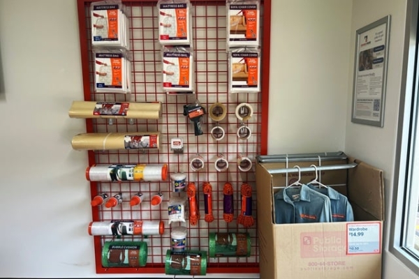 Facility photo: //images.sparefoot.com/medium/2158206967a49300350.jpg