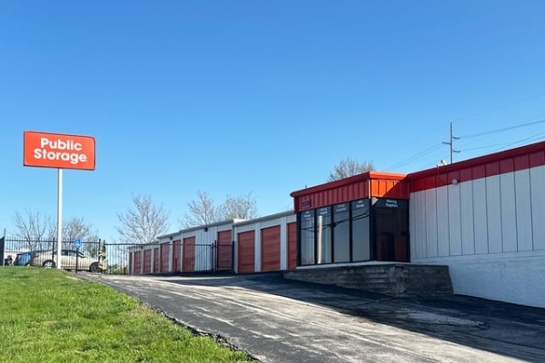 Facility photo: //images.sparefoot.com/medium/215821688e0ee05f913.jpg