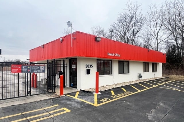 Facility photo: //images.sparefoot.com/medium/21582469f4aa464f30e.jpg