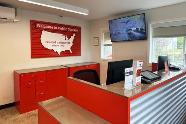 Facility photo: //images.sparefoot.com/medium/21582568ee52158d3be.jpg