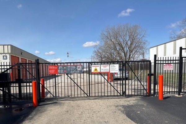 Facility photo: //images.sparefoot.com/medium/21582568ee52166dccf.jpg