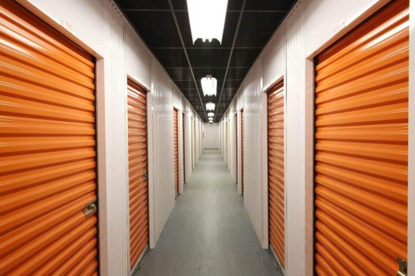 Facility photo: //images.sparefoot.com/medium/21582668c9641107aa8.jpg