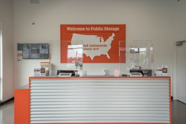 Facility photo: //images.sparefoot.com/medium/21582769f89bc98f8d6.jpg