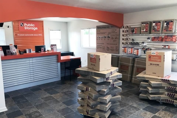 Facility photo: //images.sparefoot.com/medium/2158286892049be6d20.jpg