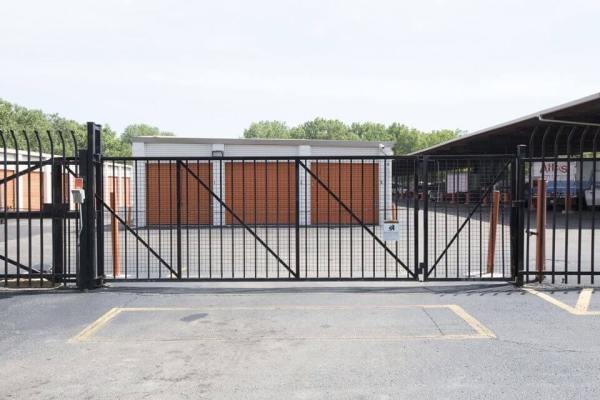 Storage Units at Public Storage - Chicago - 939 E 95th Street - 939 E 95th Street