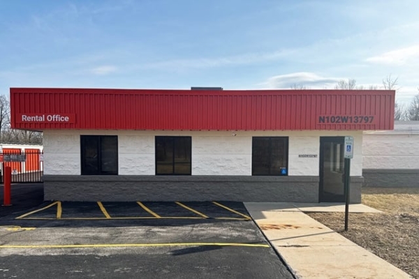 Facility photo: //images.sparefoot.com/medium/215833688e0f661f4fc.jpg