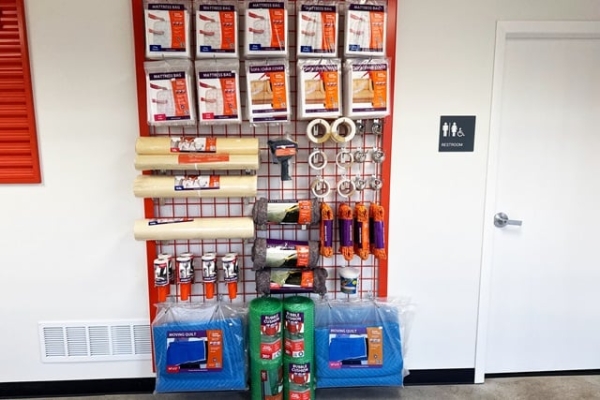 Facility photo: //images.sparefoot.com/medium/2158336a0c67d2b47d3.jpg