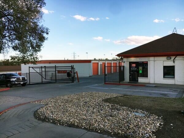 Storage Units at Public Storage - Englewood - 4550 S Federal Blvd - 4550 S Federal Blvd