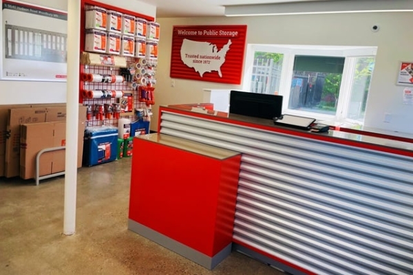 Facility photo: //images.sparefoot.com/medium/2158366908b8664b596.jpg