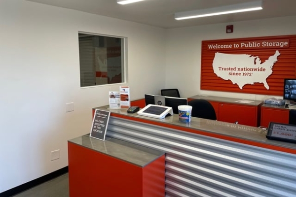 Facility photo: //images.sparefoot.com/medium/2158386948004604f3f.jpg