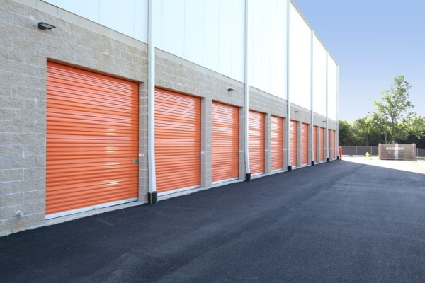 Facility photo: //images.sparefoot.com/medium/215839688cbe35a2a7f.jpg