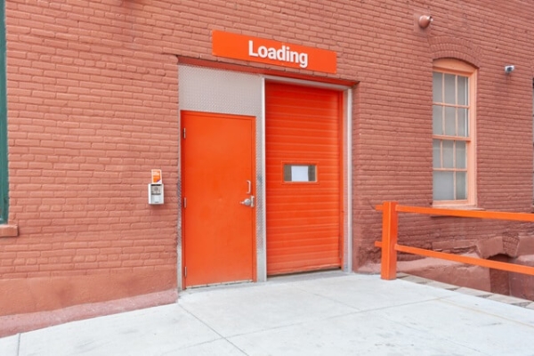 Facility photo: //images.sparefoot.com/medium/215842698f325a0423d.jpg