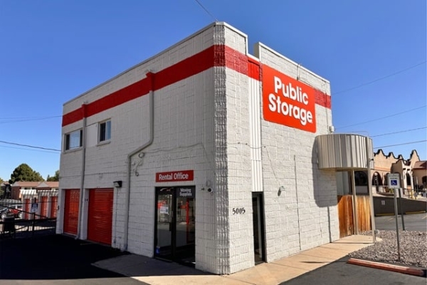 Facility photo: //images.sparefoot.com/medium/215844687f92e074486.jpg
