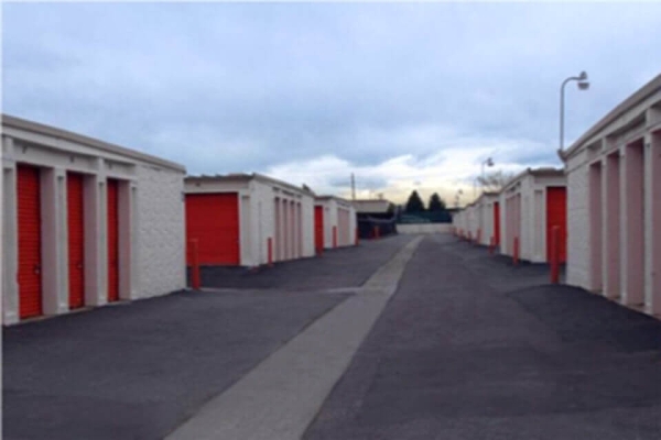 Facility photo: //images.sparefoot.com/medium/21584469440c959def6.jpg