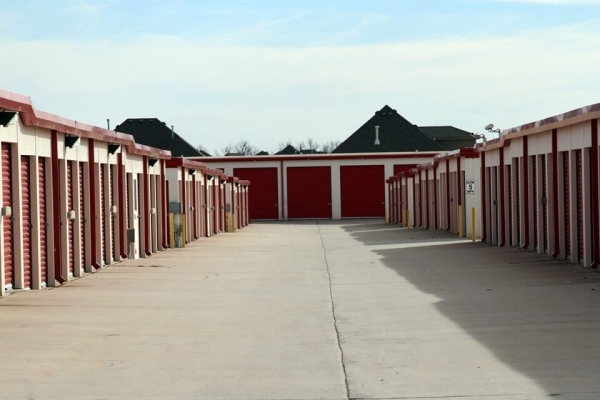 Facility photo: //images.sparefoot.com/medium/215845688b6c2a2db46.jpg