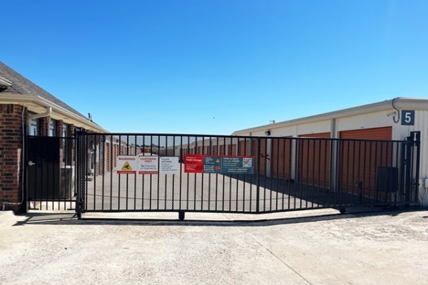 Facility photo: //images.sparefoot.com/medium/2158456914969785e18.jpg