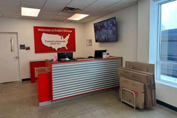 Facility photo: //images.sparefoot.com/medium/2158486892046baa3f3.jpg