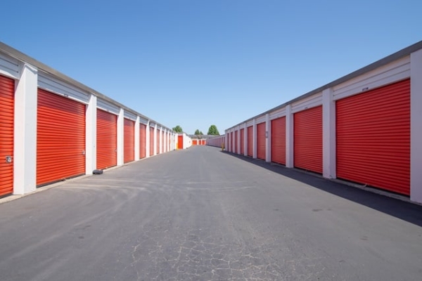 Facility photo: //images.sparefoot.com/medium/2158496878f762a636b.jpg