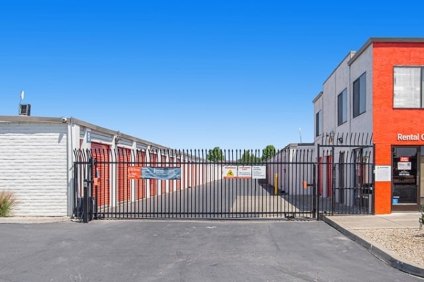 Facility photo: //images.sparefoot.com/medium/2158496878f7656132d.jpg