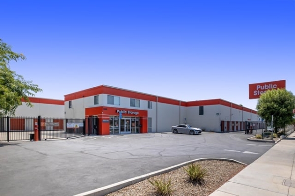 Facility photo: //images.sparefoot.com/medium/2158516890b401eab40.jpg