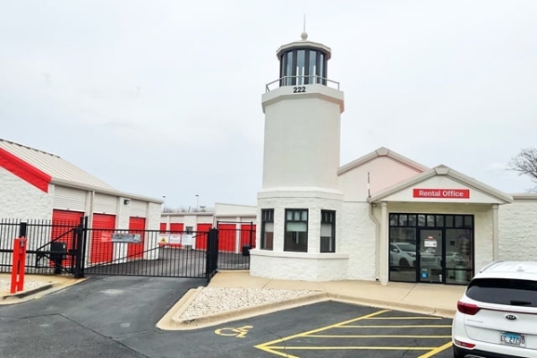 Facility photo: //images.sparefoot.com/medium/215854688e0f1f3add6.jpg