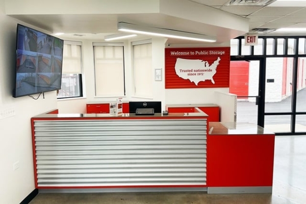 Facility photo: //images.sparefoot.com/medium/2158546985f71cd8454.jpg