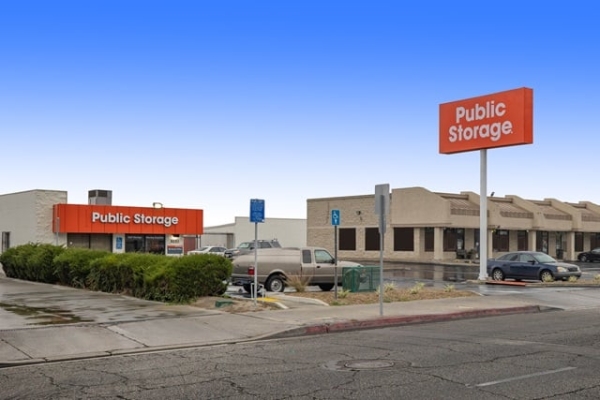 Facility photo: //images.sparefoot.com/medium/215855688625eed85cc.jpg