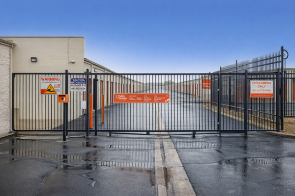 Facility photo: //images.sparefoot.com/medium/2158556a26c190b7171.jpg