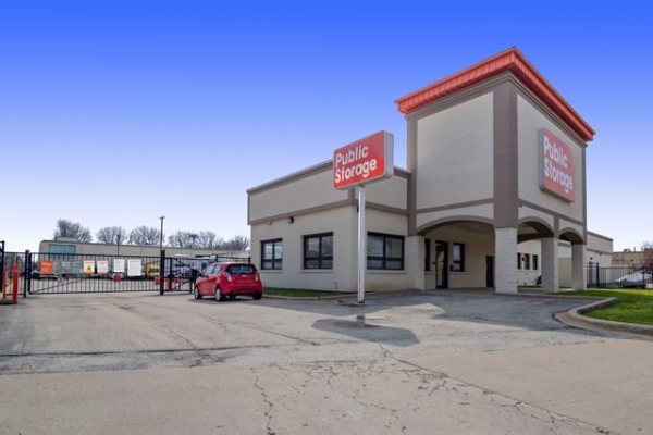 Facility photo: //images.sparefoot.com/medium/215856687cebe70be9f.jpg