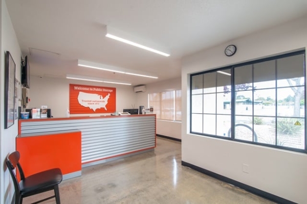 Facility photo: //images.sparefoot.com/medium/21586468b057cc872c1.jpg
