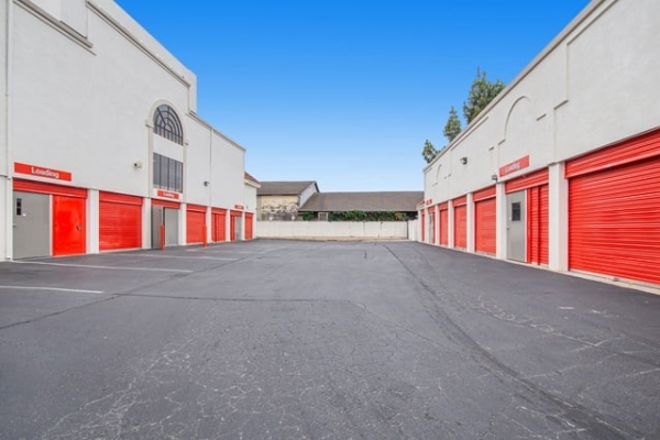 Facility photo: //images.sparefoot.com/medium/215864693ad5466d400.jpg