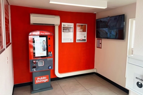 Facility photo: //images.sparefoot.com/medium/21586668935798799b0.jpg