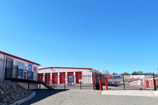 Facility photo: //images.sparefoot.com/medium/2158666893579988847.jpg