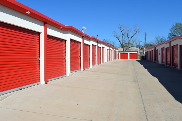 Facility photo: //images.sparefoot.com/medium/21586769f9ef54d205d.jpg