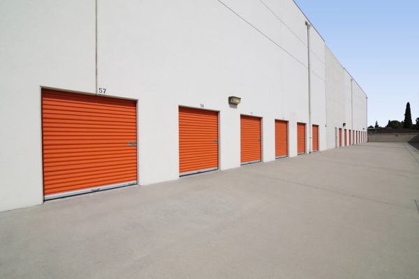 Facility photo: //images.sparefoot.com/medium/215868687b9cf055764.jpg