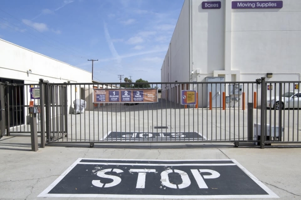 Facility photo: //images.sparefoot.com/medium/2158686961105136d1f.jpg