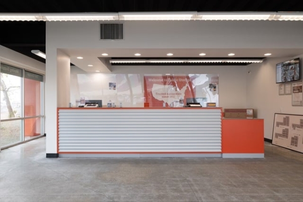 Facility photo: //images.sparefoot.com/medium/215869692b03d7377e0.jpg