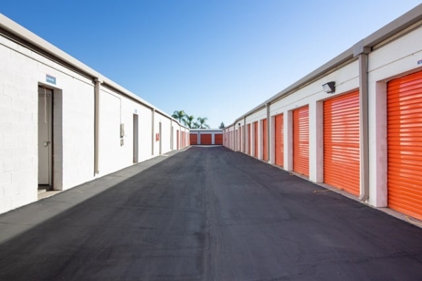 Facility photo: //images.sparefoot.com/medium/215872690b5c9d066b3.jpg