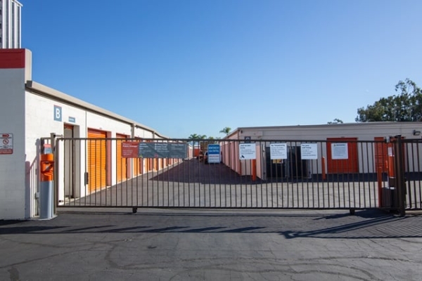 Facility photo: //images.sparefoot.com/medium/215872690caec1ee6d1.jpg